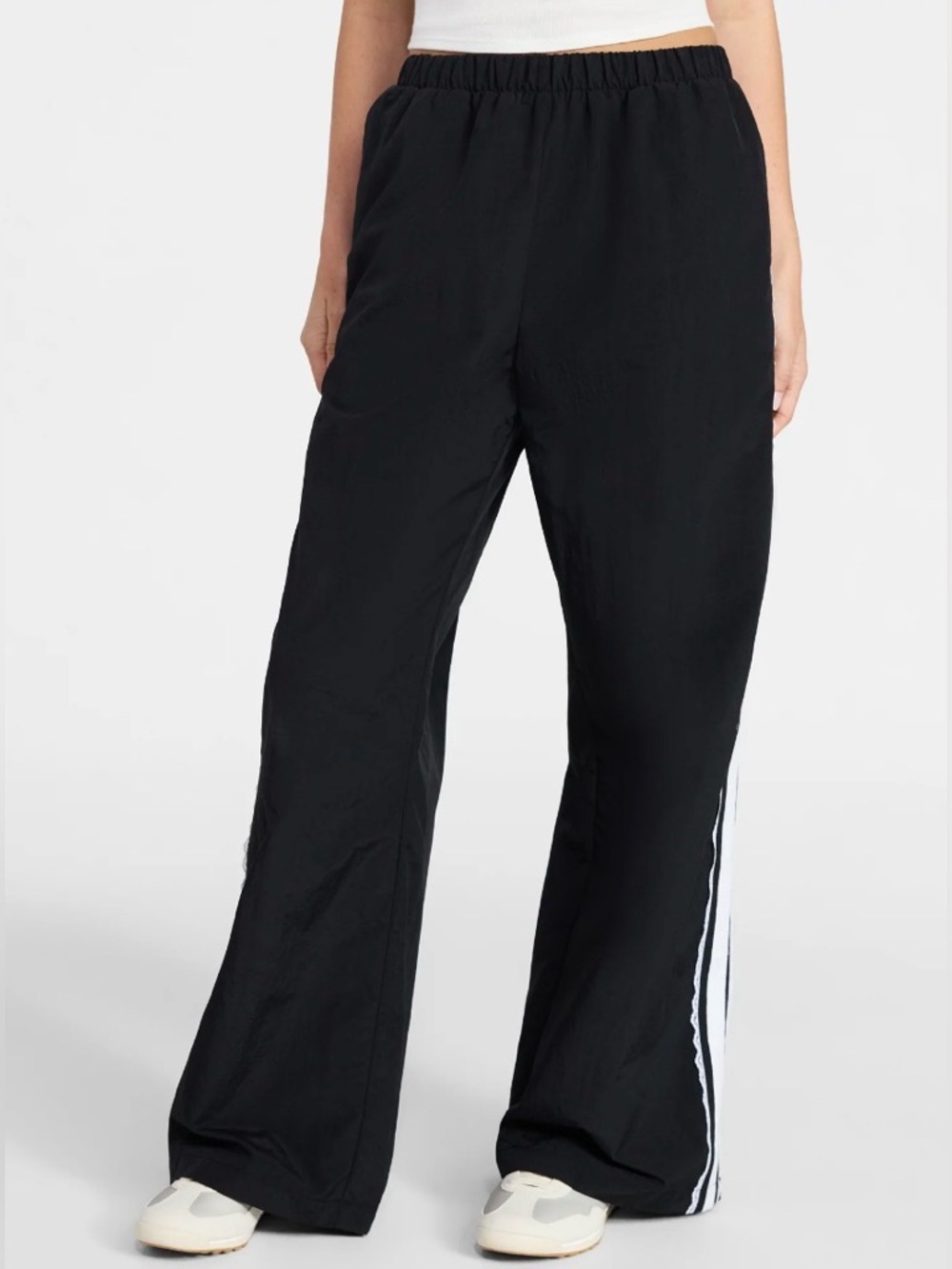 *NWOT* No Boundaries Womens Black and White Lace Side Stripe Track Pants, Medium - Picture 2 of 13